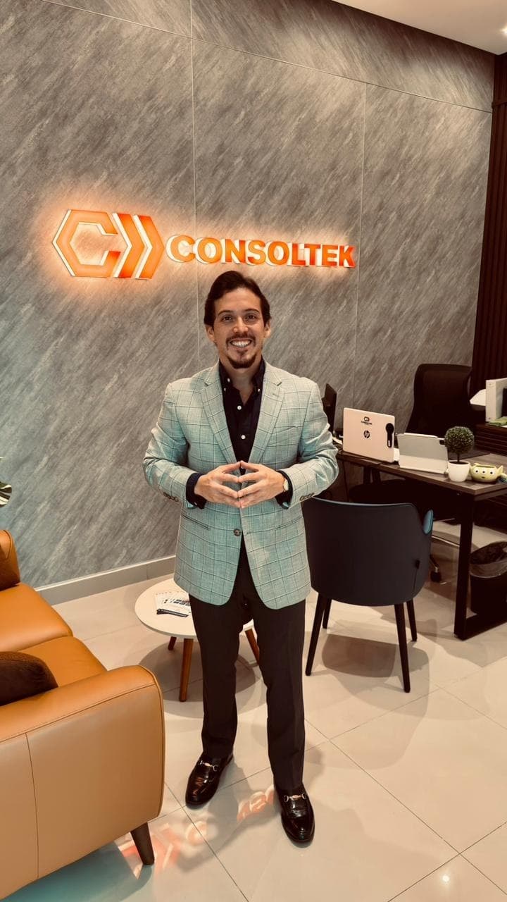 Diego Doval y equipo CONSOLTEK